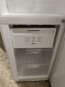 Chladnička s mrazničkou Siemens KG28VV00 - 4