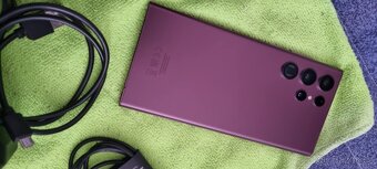 Zánovní Samsung S22 Ultra s raritním dobíjecím pouzdrem 5000 - 4
