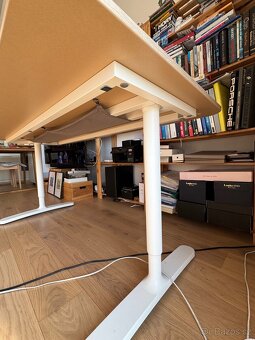 IKEA Bekant psaci stul s nastavitelnou vyskou - 4