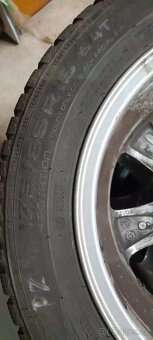 Zimní pneumatiky s disky na mini cooper - 4