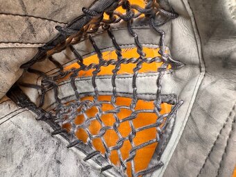 BRANKÁŘSKÁ LAPAČKA CCM E 4.9 SR - 4