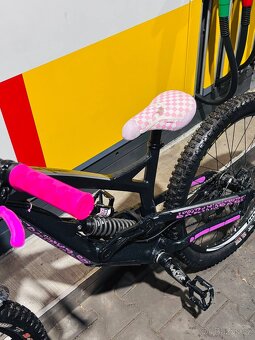 Prodám downhill kolo YT Tues 2018, velikost kol 27.5" - 4