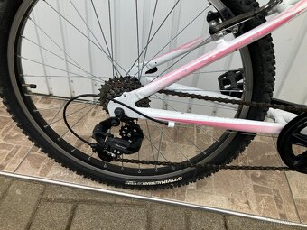 DÍVČÍ KOLO 24 - 4