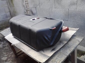 Palivová nádrž - renovace a kaučuk - 4