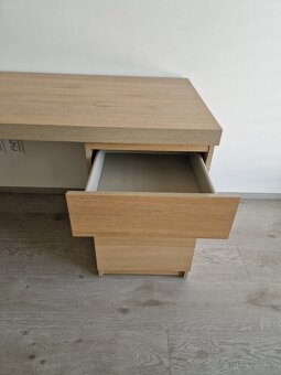 Psací stůl 140 x 65 MALM IKEA - bíle mořený dub + KOMODA - 4