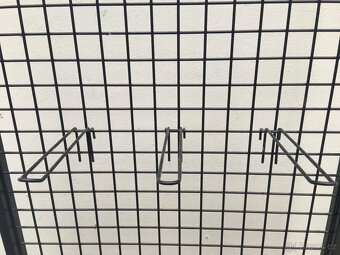 Prodejní stojan kovový - síť s háčky - 4