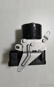 BMW E90 E91 E92 E93 jednotka ABS - 4