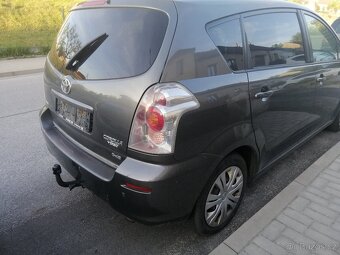 Toyota corrola verso 2,2D4D - 4