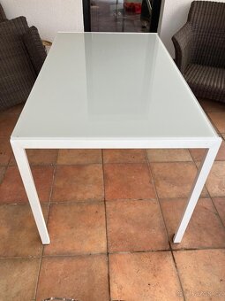 Prodám jídelní kovový stůl se sklem - 140 x 80 - 4