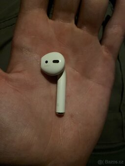 Airpods 1, Airpody 1. Generace - 4