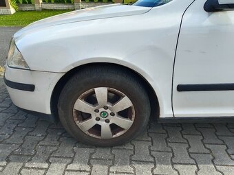 Škoda Octavia 1.6 FSi 85 Kw, Elegance - 4