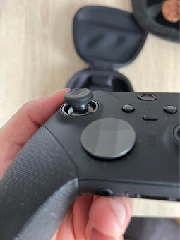 Xbox Elite series 2 + dongle - 4