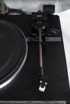 Gramofon YAMAHA - 4