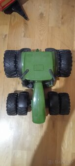 BRUDER Traktor +přídavná kola 4X - 4