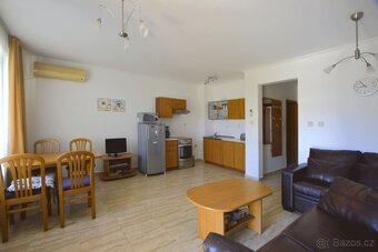 Zařízený apartmán 3+kk s verandou a výhledem na bazén - 4