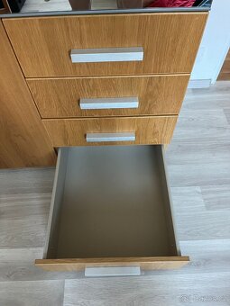 Starší skříň Ikea - 4