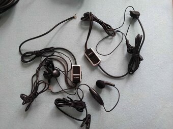 2x telefon Nokia 6303 + Příslušenství Nokia (nabíječky, kabe - 4