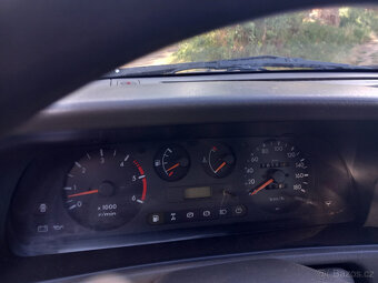 Prodám Nissan Terrano II 2.7 TD, 74 kW, r.v. 1996 – 7 míst - 4
