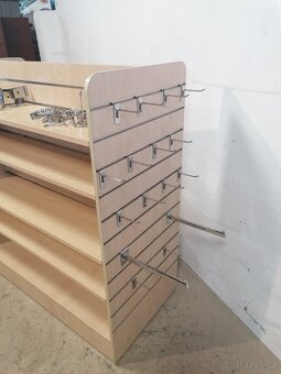 Prodejní 4 straný regál na kolečkách - 4