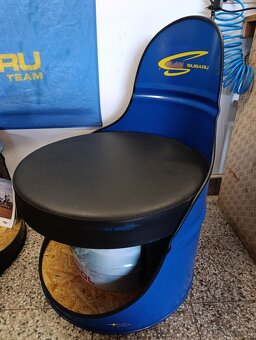 Garažový nábytek ze sudu Subaru Honda - 4