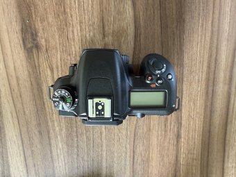 Nikon D7500 18-140 VR kit, zánovní v záruce - 4