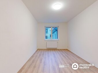 Prodej nového bytu 3+kk s parkovacím stáním a dvorkem ve Vém - 4