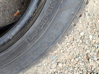 225/55/16 95h Goodyear - zimní pneu 2ks - 4