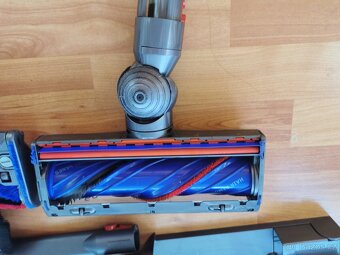 Dyson V8 Absolute použitý se zárukou - 4