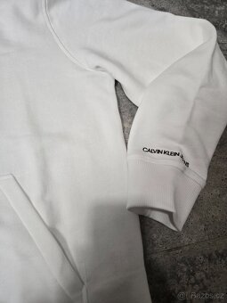 Nová bílá mikina Calvin Klein s kapucí, velikost XL. - 4