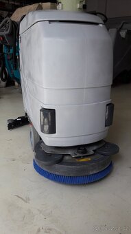 Podlahový mycí stroj Nilfisk BA 530S s vl. pojezdem - 4