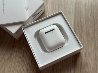 Apple AirPods 1. a 2. Generace - nabíjecí pouzdro - 4