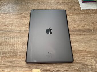 Apple iPad 10.2 (8. generace) 32GB WiFi Space Grey - 4