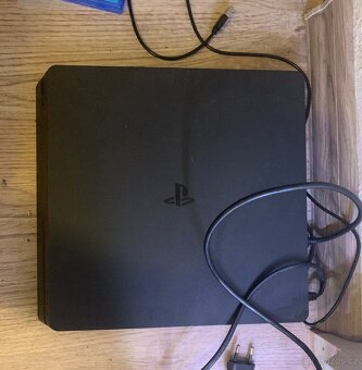 PlayStation 4 100% stav - 4