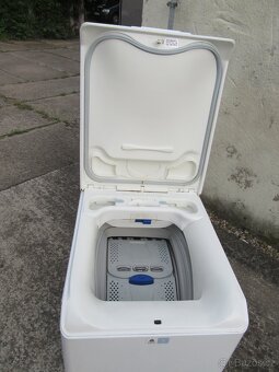 Nabízím pračku Elektrolux vrchní plnění na 6kg. Plně funkční - 4