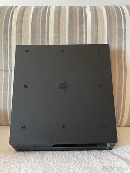 PlayStation 4 Pro 1 TB - 4