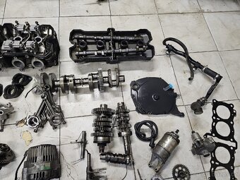 Díly motoru pro Suzuki GSXR 750 Srad gsxr750 - 4