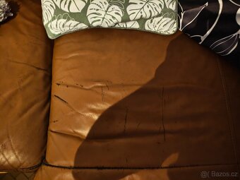 Hnědá kožená sedačka - 4