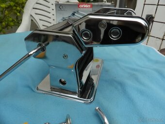 Strojek na výrobu nudlí a těsta - 4