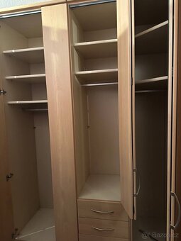 Rohová skříň / šatní sestava - 4