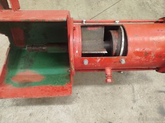 Šnekový štěpkovač,špalíkovač - 4