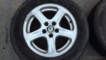 Škoda Octavia 1 sada originál alu + letní pneu 195/65/15 - 4