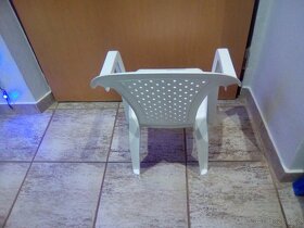 Plastová dětská židlička židle bílá - 4