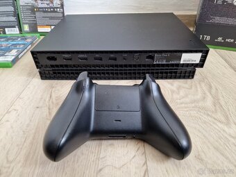 Herní Konzole Xbox One X 1TB plus hry krabice - 4