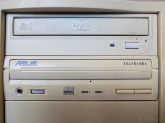 Retro desktop Intel Celeron 766 MHz - 4