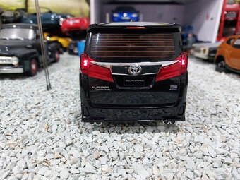 model auta 1:18 Toyota Alphard čierna farba ,Paudi - 4