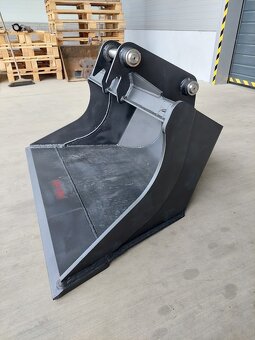Skandinávská svahovací lžíce pro bagr 7-10 tun - 4