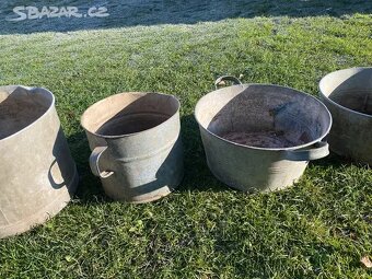 Stare plechove nadoby, pozinkovany hrnec, lavor - 4