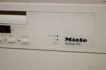 Miele bílá vestavná myčka G4203 SC, tři koše - 4