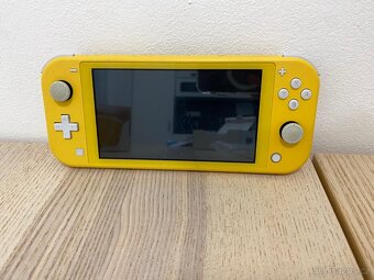 Nintendo Switch Lite Yellow - 4