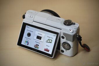 Sony Alpha NEX-3N - 4
